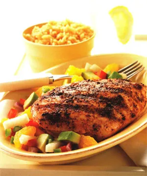 Жгучая курочка с сальсой из ямса, авокадо и апельсинов