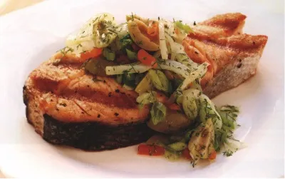 Лосось с салатом из фенхеля и оливок Лосось с салатом из фенхеля и оливок