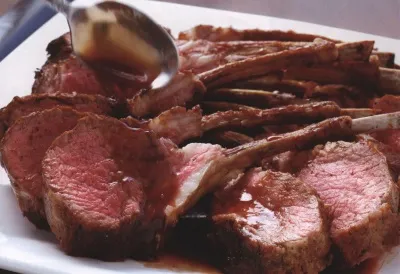 Каре ягненка с апельсиново-гранатовым сиропом