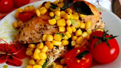 Куриная грудка по-каджунски с кукурузно-бобовой сальсой Куриная грудка по-каджунски с кукурузно-бобовой сальсой