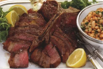 Бифштекс по-флорентийски с запеченной фасолью Бифштекс по-флорентийски с запеченной фасолью