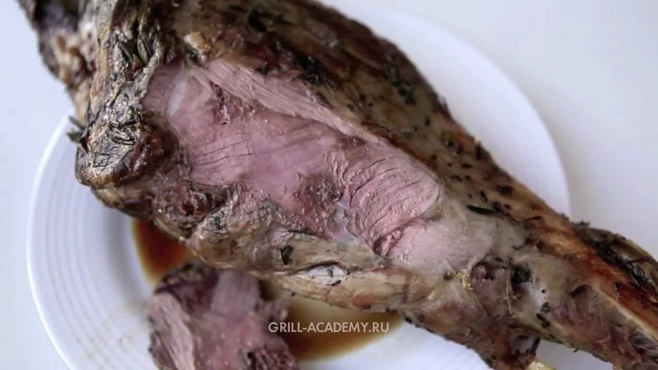 Запеченая нога с розмарином