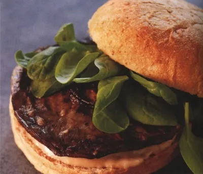 Сэндвич с портобелло и айоли на основе бальзамического уксуса