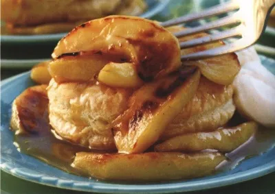 Карамельные яблоки на слоеном тесте