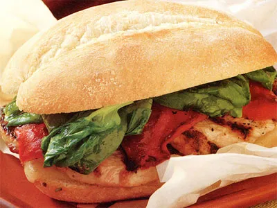 Сэндвич со свиным стейком, паприкой и сыром