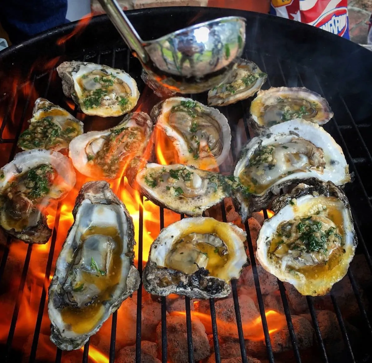 Устрицы с четырьмя видами соуса