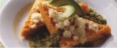 Полента с молодым сыром и соусом из томатильо Полента с молодым сыром и соусом из томатильо