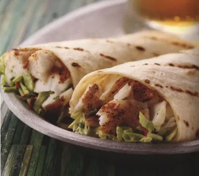 Мексиканский рыбный ролл с пикантным капустным салатом Мексиканский рыбный ролл с пикантным капустным салатом