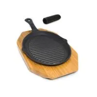 Broil King Сковорода чугунная (в комплекте: доска, прихватка)