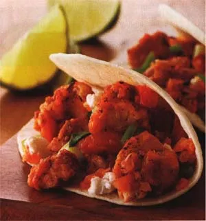 Куриные такос с молодым козьим сыром и томатно-чесночной сальсой