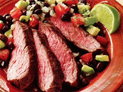 Карне асада с салатом из фасоли и авокадо Карне асада с салатом из фасоли и авокадо