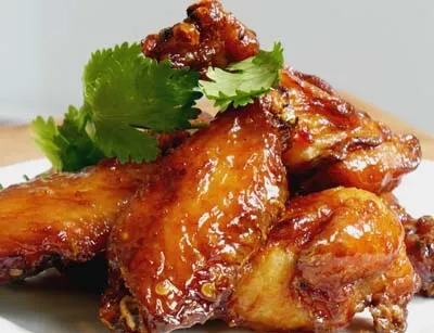 Куриные крылышки по-китайски с медово-соевой глазурью Куриные крылышки по-китайски с медово-соевой глазурью