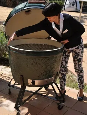 Big Green Egg Керамический гриль размер XXL на подставке Big Green Egg Керамический гриль размер XXL на подставке