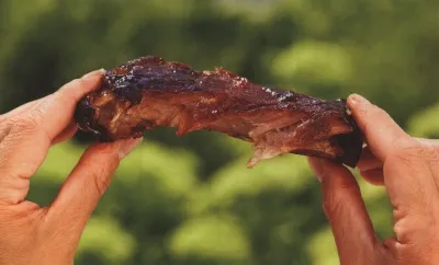 Спейррибс в сладкой глазури с имбирем и соевым соусом Спейррибс в сладкой глазури с имбирем и соевым соусом