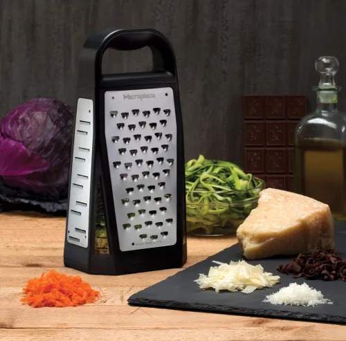 Microplane Specialty Четырехсторонняя терка c защитным чехлом и мерным контейнером