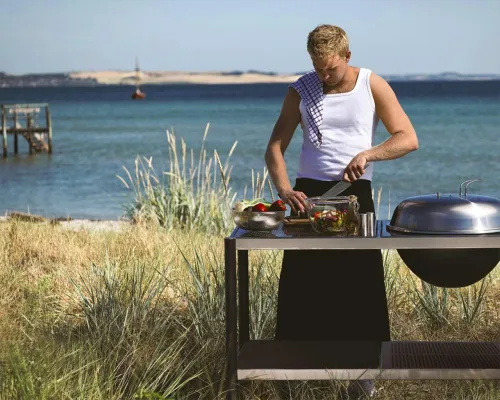 Dancook 1500 Угольный гриль с рабочим столом