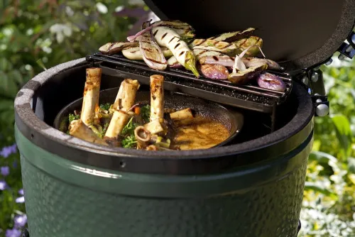 Big Green Egg Керамический гриль размер S с откидными столиками и на подставке