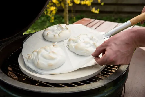 Big Green Egg Керамический гриль размер S с откидными столиками и на подставке