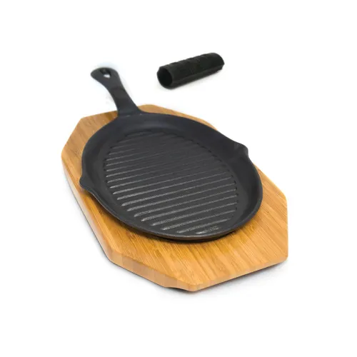 Broil King Сковорода чугунная (в комплекте: доска, прихватка)