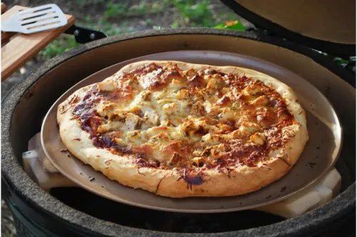 Big Green Egg Керамический гриль размер M на подставке с отсекателем жара и кочергой (АКЦИЯ)