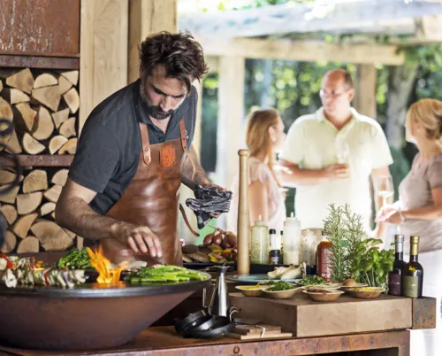 OFYR Island 100-100 Дровяной гриль-остров черный с керамической столешницей D100 с поленницей на колесах