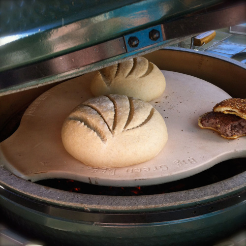 Big Green Egg Керамический гриль размер M на подставке с отсекателем жара и кочергой (АКЦИЯ)